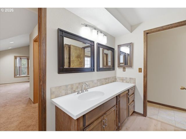 675 VALLEYWOOD Dr Se, Salem, OR 97306