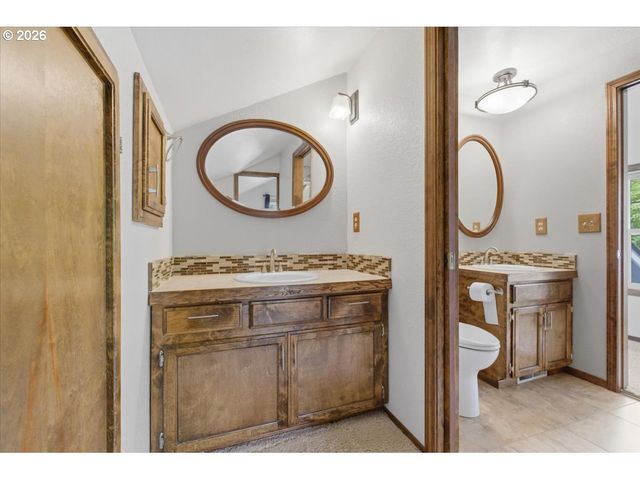 675 VALLEYWOOD Dr Se, Salem, OR 97306