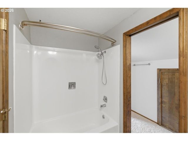 675 VALLEYWOOD Dr Se, Salem, OR 97306