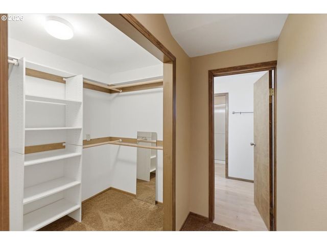 675 VALLEYWOOD Dr Se, Salem, OR 97306