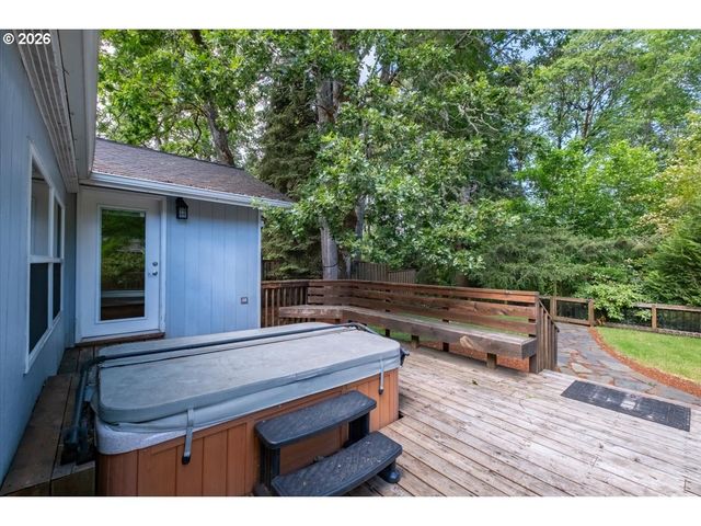 675 VALLEYWOOD Dr Se, Salem, OR 97306