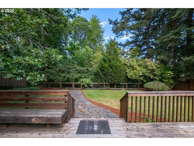 675 VALLEYWOOD Dr Se, Salem, OR 97306
