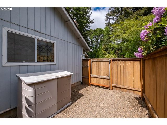 675 VALLEYWOOD Dr Se, Salem, OR 97306