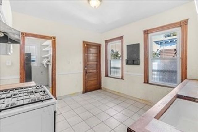 36 Mount Ida Rd 3, Boston, MA 02121