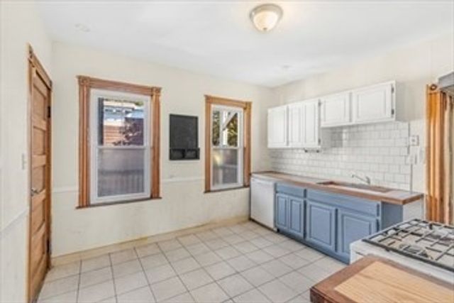 36 Mount Ida Rd 3, Boston, MA 02121