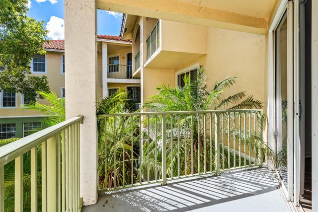 1967 Brandywine Road 302, West Palm Beach, FL 33409