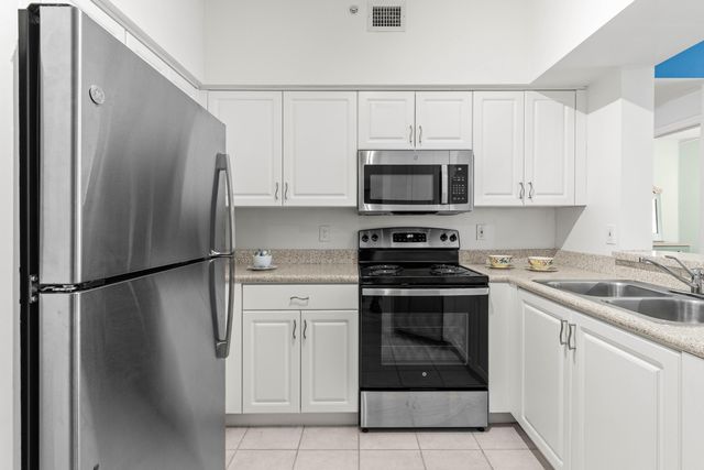 1967 Brandywine Road 302, West Palm Beach, FL 33409