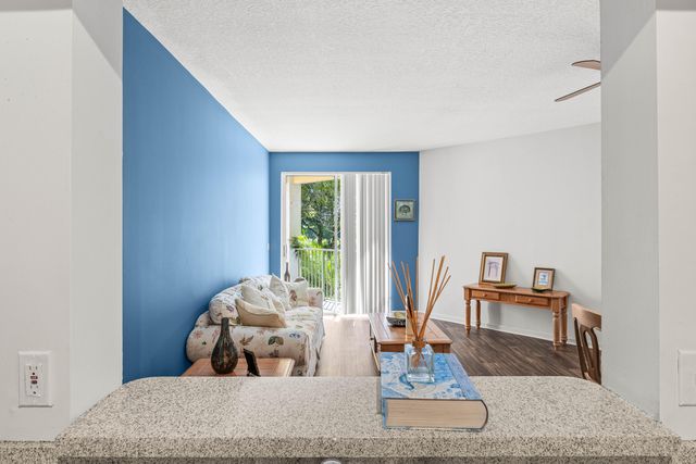 1967 Brandywine Road 302, West Palm Beach, FL 33409