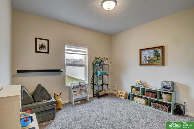 19480 Willow Circle, Gretna, NE 68028