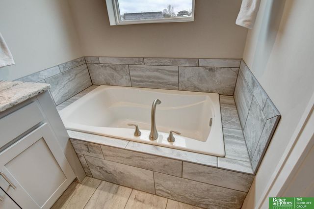 19480 Willow Circle, Gretna, NE 68028