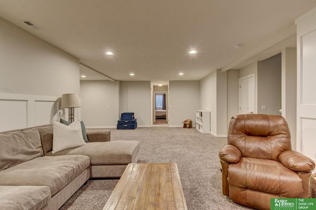 19480 Willow Circle, Gretna, NE 68028