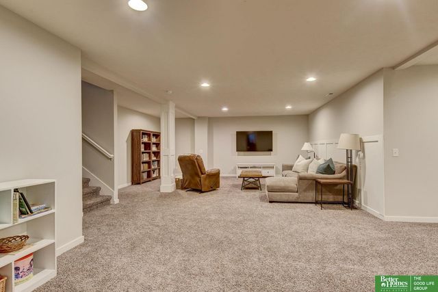 19480 Willow Circle, Gretna, NE 68028