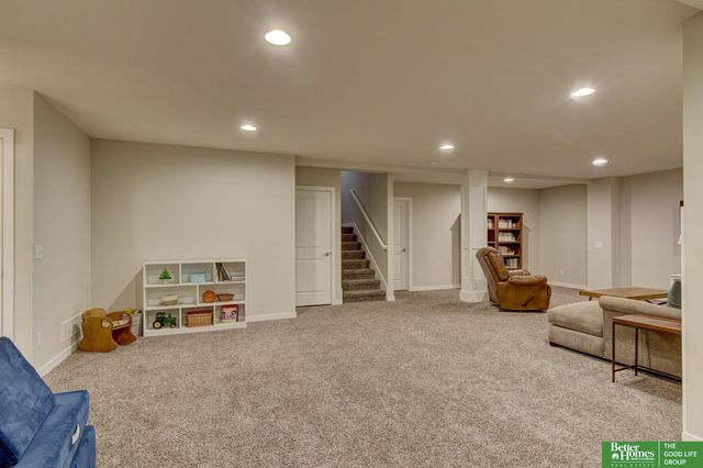 19480 Willow Circle, Gretna, NE 68028