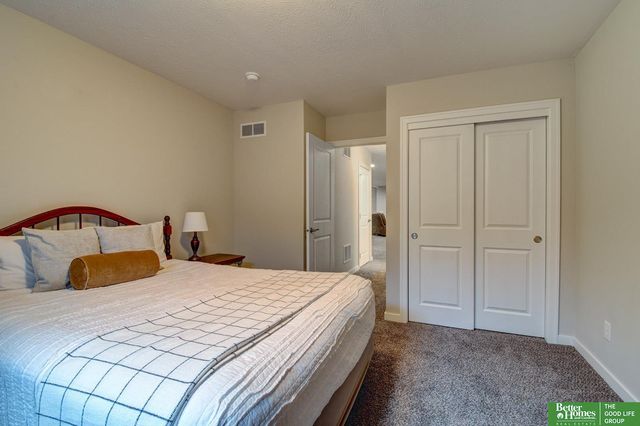 19480 Willow Circle, Gretna, NE 68028