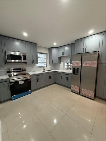 7611 NW 2nd St 7611, Pembroke Pines, FL 33024