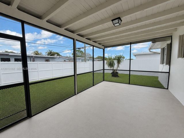 7611 NW 2nd St 7611, Pembroke Pines, FL 33024