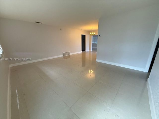 7611 NW 2nd St 7611, Pembroke Pines, FL 33024