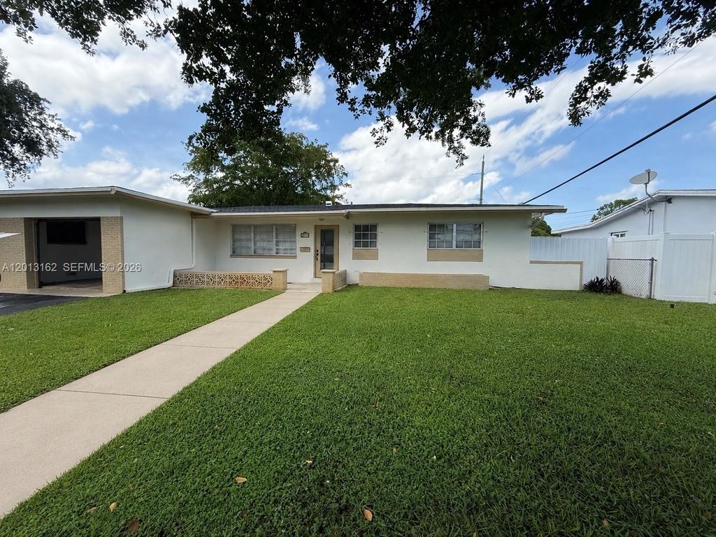 7611 NW 2nd St 7611, Pembroke Pines, FL 33024