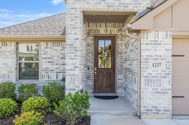 1237 Rushmore Drive, Burleson, TX 76028