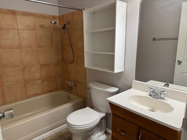 2551 Aspen Avenue NW B, Albuquerque, NM 87104