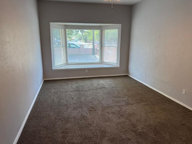 2551 Aspen Avenue NW B, Albuquerque, NM 87104
