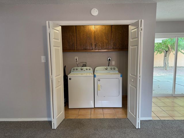 2551 Aspen Avenue NW B, Albuquerque, NM 87104