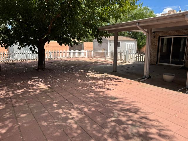2551 Aspen Avenue NW B, Albuquerque, NM 87104