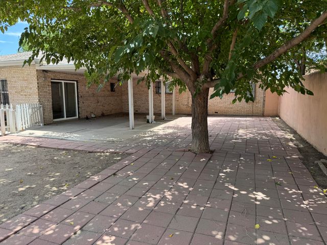 2551 Aspen Avenue NW B, Albuquerque, NM 87104