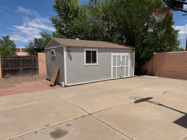2551 Aspen Avenue NW B, Albuquerque, NM 87104