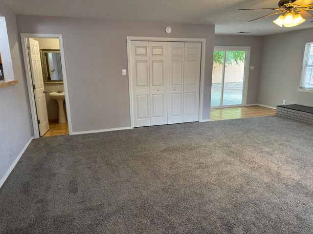 2551 Aspen Avenue NW B, Albuquerque, NM 87104