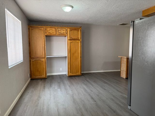 2551 Aspen Avenue NW B, Albuquerque, NM 87104