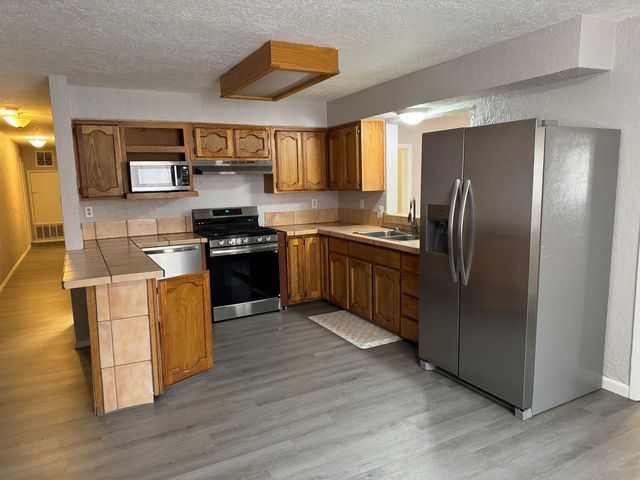 2551 Aspen Avenue NW B, Albuquerque, NM 87104