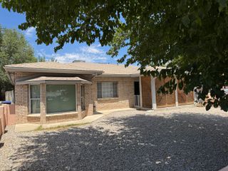 2551 Aspen Avenue NW B, Albuquerque, NM 87104