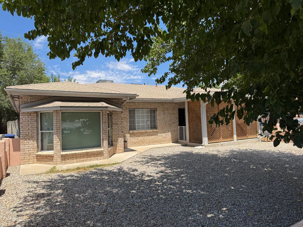 2551 Aspen Avenue NW B, Albuquerque, NM 87104