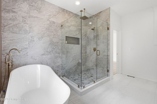3212 Grand Lakes Dr, Louisville, KY 40299