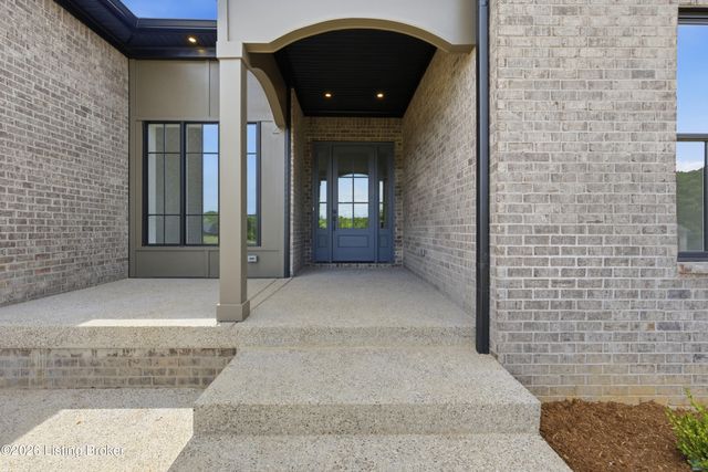3212 Grand Lakes Dr, Louisville, KY 40299
