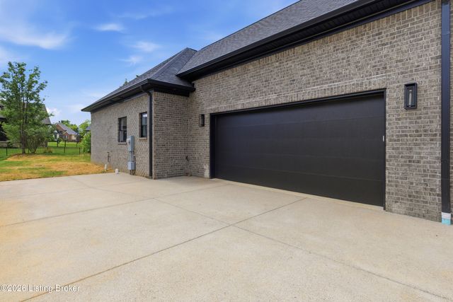 3212 Grand Lakes Dr, Louisville, KY 40299