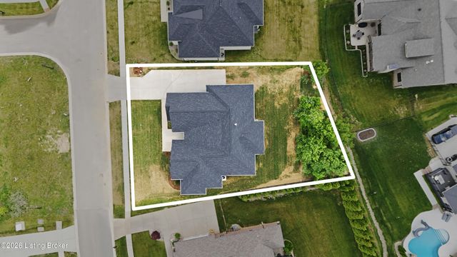 3212 Grand Lakes Dr, Louisville, KY 40299