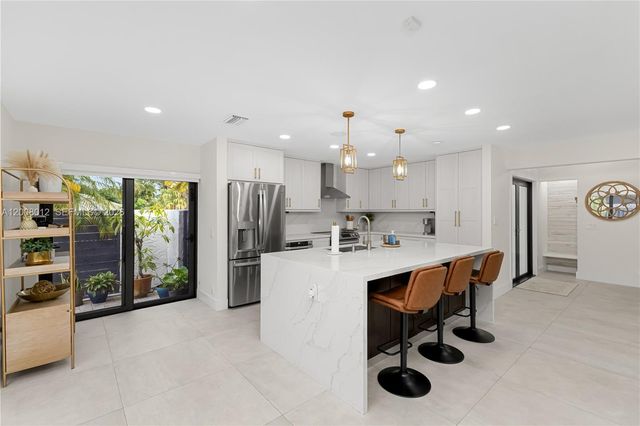 9171 NW 13th St, Plantation, FL 33322