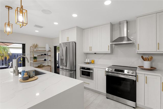 9171 NW 13th St, Plantation, FL 33322