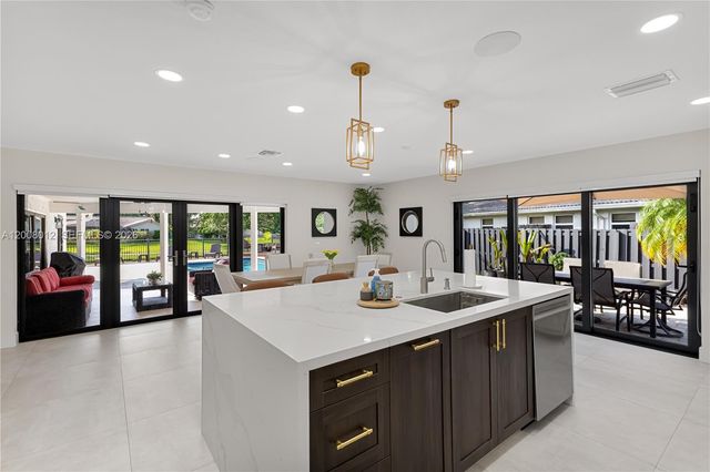 9171 NW 13th St, Plantation, FL 33322