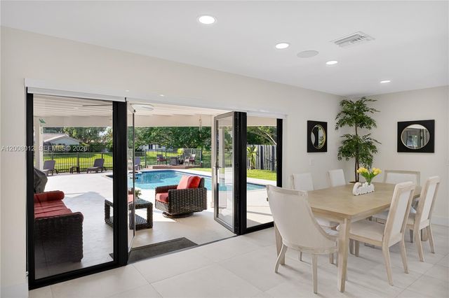 9171 NW 13th St, Plantation, FL 33322