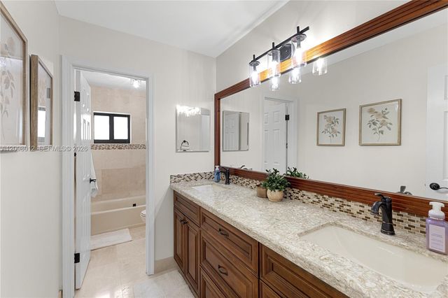 9171 NW 13th St, Plantation, FL 33322