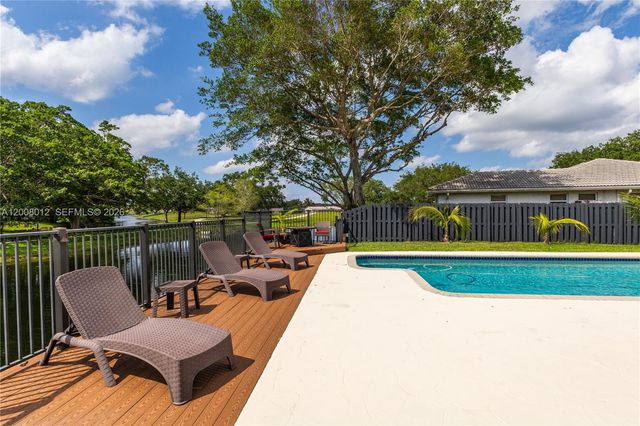 9171 NW 13th St, Plantation, FL 33322