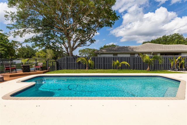 9171 NW 13th St, Plantation, FL 33322