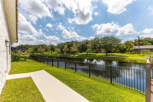 9171 NW 13th St, Plantation, FL 33322