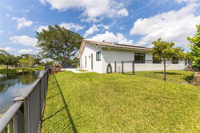 9171 NW 13th St, Plantation, FL 33322