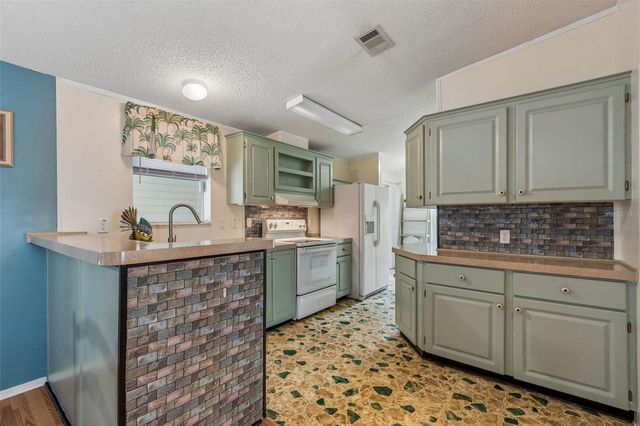 37644 PINATA AVENUE, Zephyrhills, FL 33541