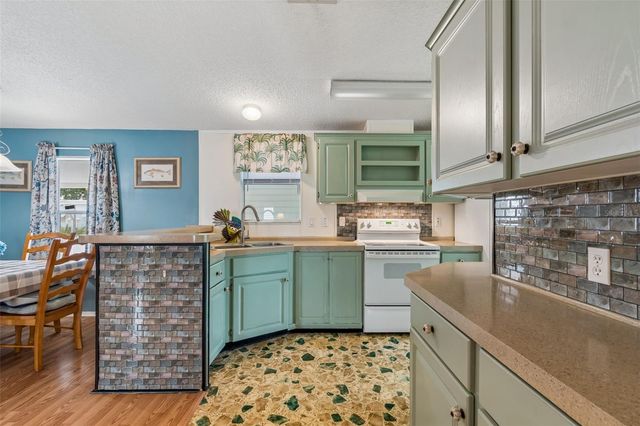 37644 PINATA AVENUE, Zephyrhills, FL 33541