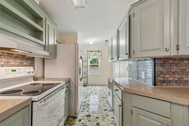 37644 PINATA AVENUE, Zephyrhills, FL 33541